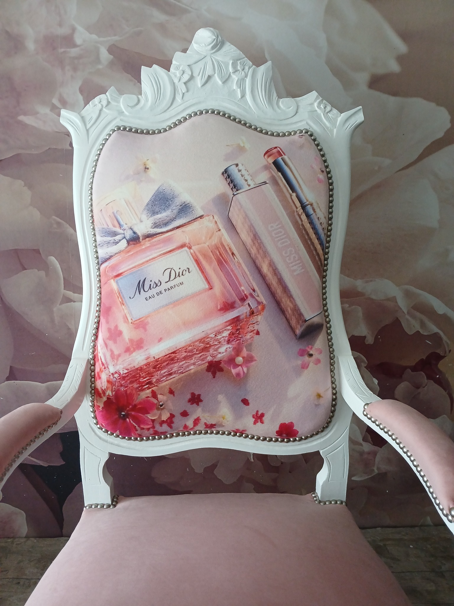 Fauteuil rose et blanc personnalisé